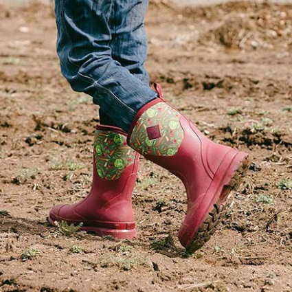 Muckboot Dames Chore Classic Mid Veggie Print Rood